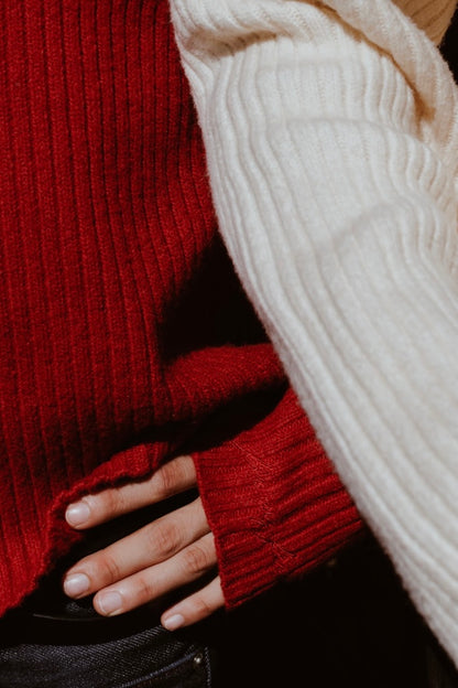 Red polo detail, ribbed cuff and embroidered signature